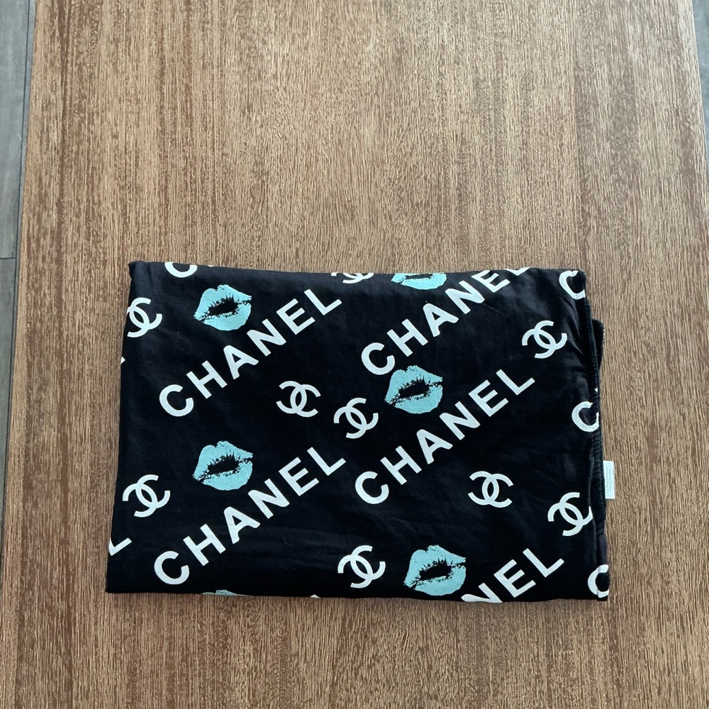 NIB bamboo CHANEL printed baby blanket with minky dot back - Picture 2 of 4
